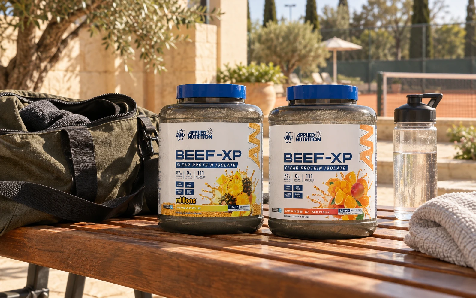 Deux pots de Beef XP sur un banc de club sportif